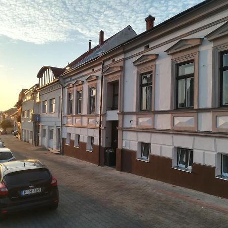 Aradi Apartman Печ Екстер'єр фото